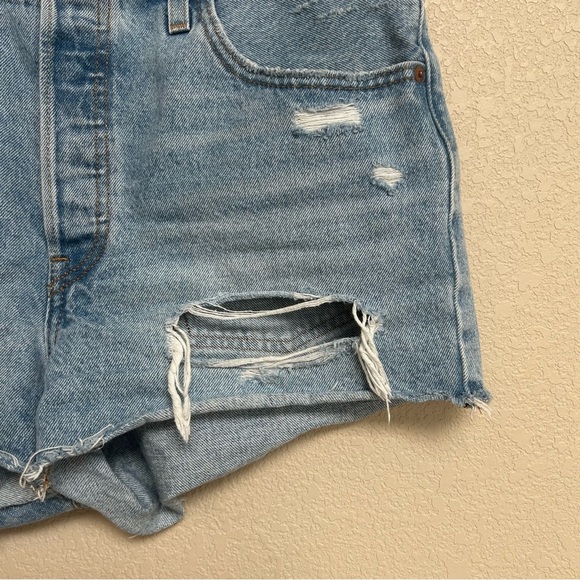 Levi’s 501 Distressed Denim Cutoff Shorts Women’s Size W31 Light Blue - Picture 3 of 8